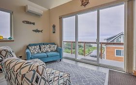 Chic Beachfront Abode With Balcony And Beach Access!